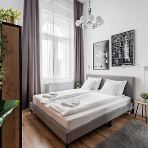 E32 - Oktogon Panorama Suite - Best Location - By Bqa Apartment