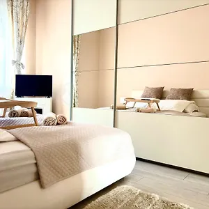 Riverside Mansion Apartment