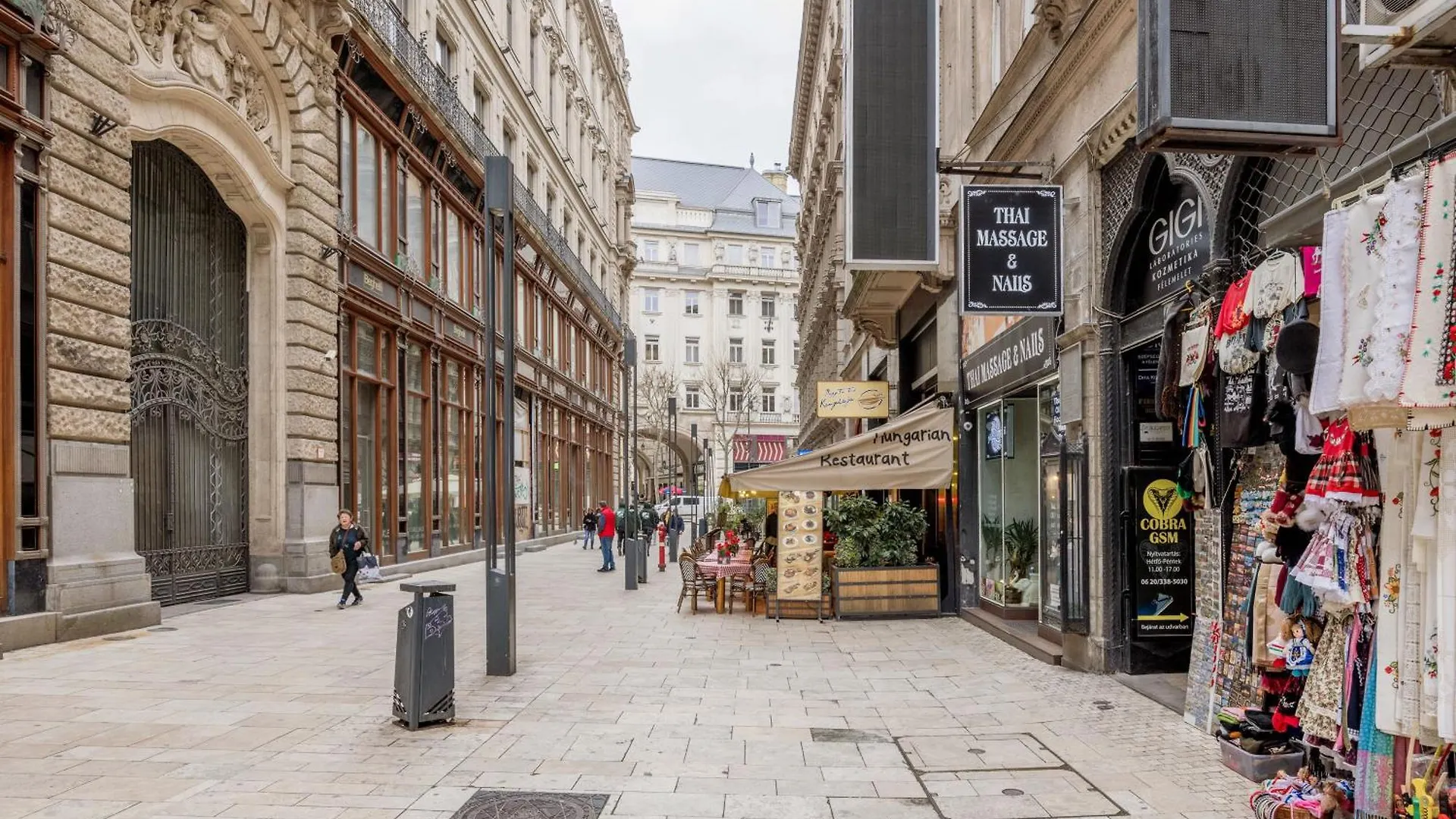 Urban Tranquillity By The Main Shopping Street Apartment Budapest